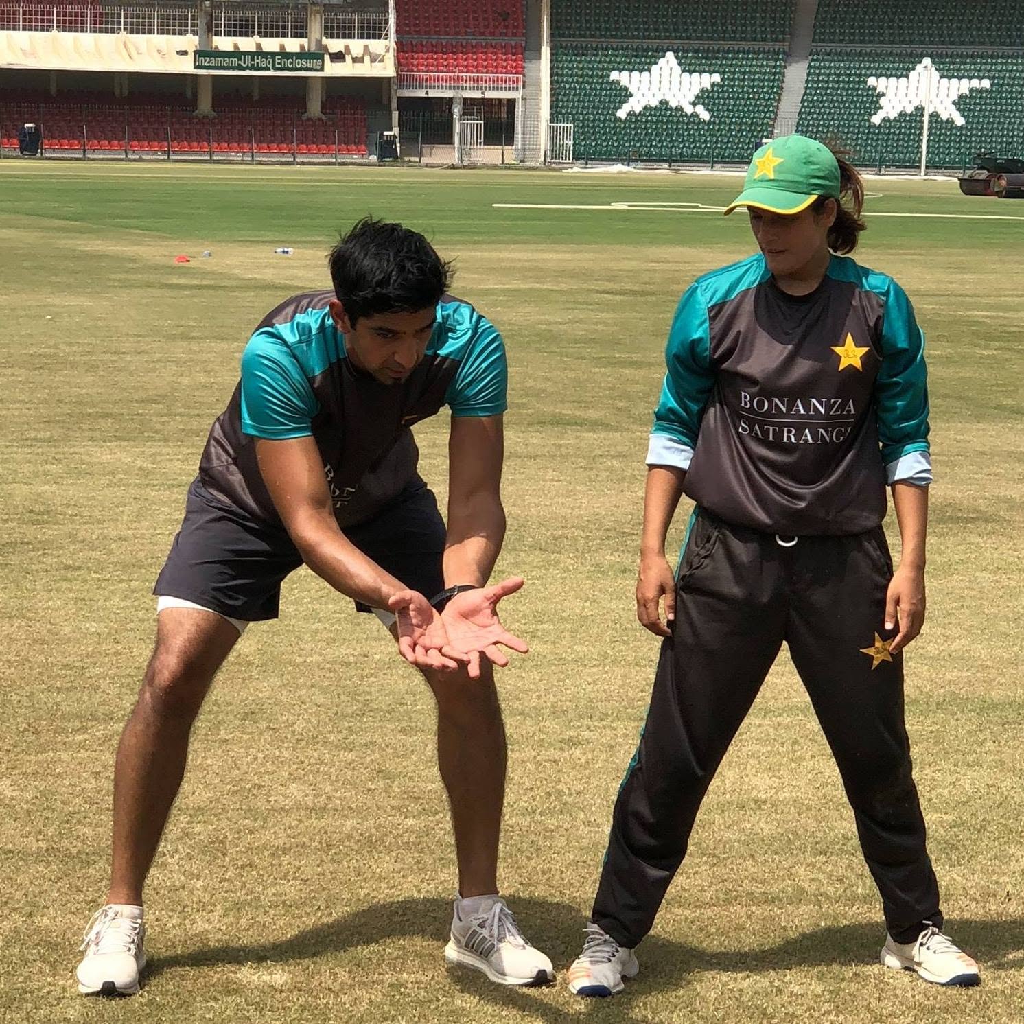 Gemaal delivering cricket coaching with Pakistan Women